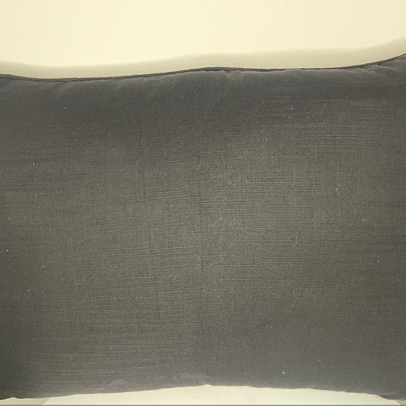 *NEW* Rhinestone 3 Skulls Black 14" x
20" Throw Pillow - Picture 6 of 8